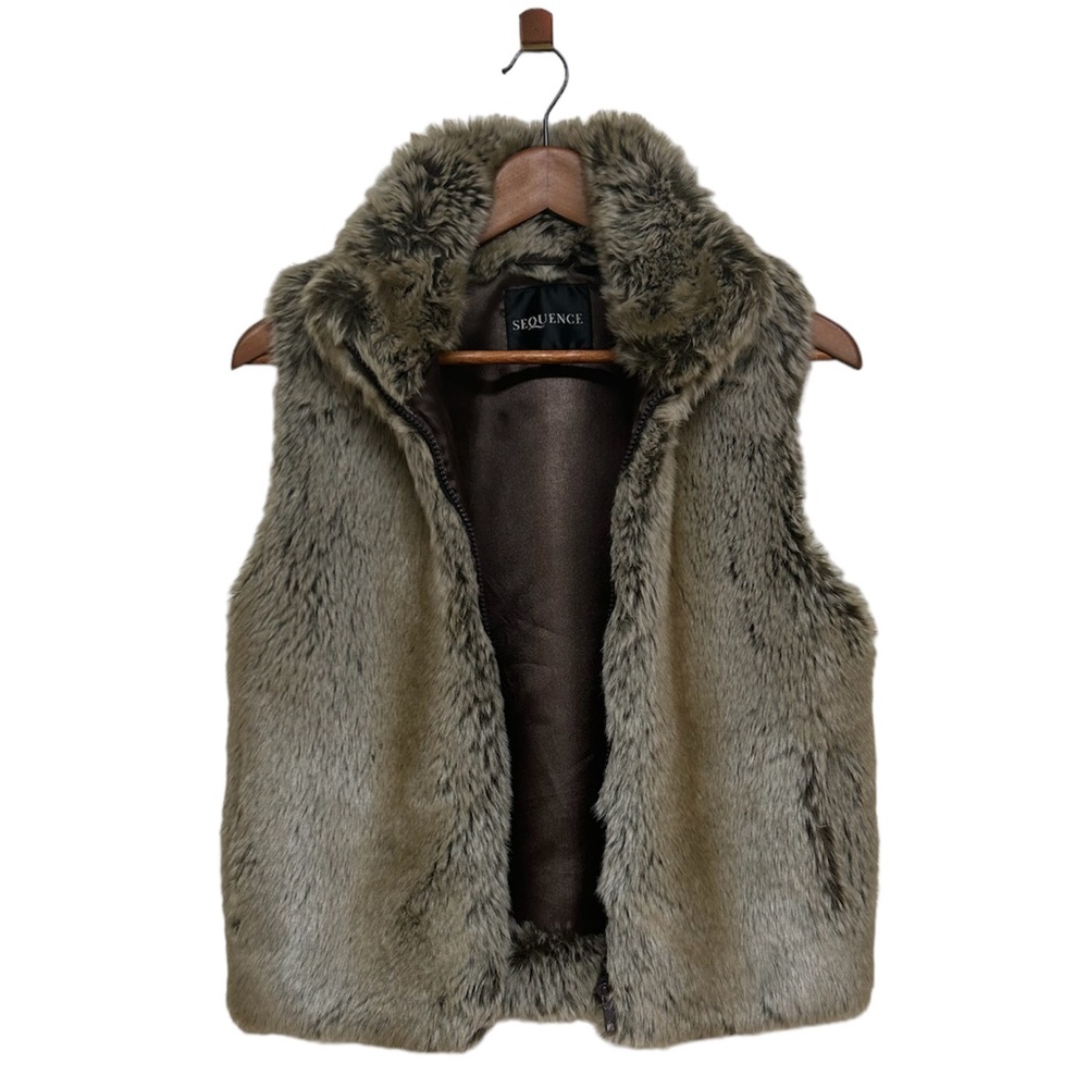 •Never Worn• Faux Fur Full Zip Vest Jacket with Stand Collar/Pockets (S-M)